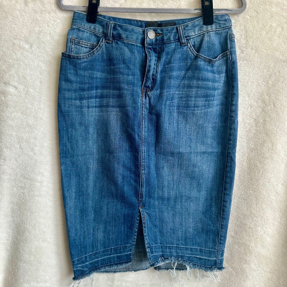 Who What Wear Womens Medium Wash Frayed Raw Hem Denim Midi Skirt Size 6